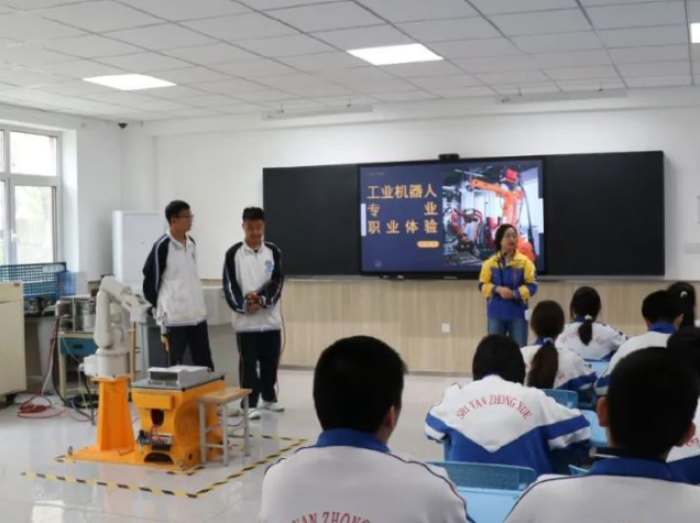 资源上的简略叠加更是对工作教育展开新形式的继续探索 资源上的简略叠加更是对工作教育展开新形式的继续探索