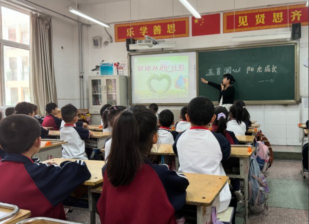 将课间一刻钟校园餐人工